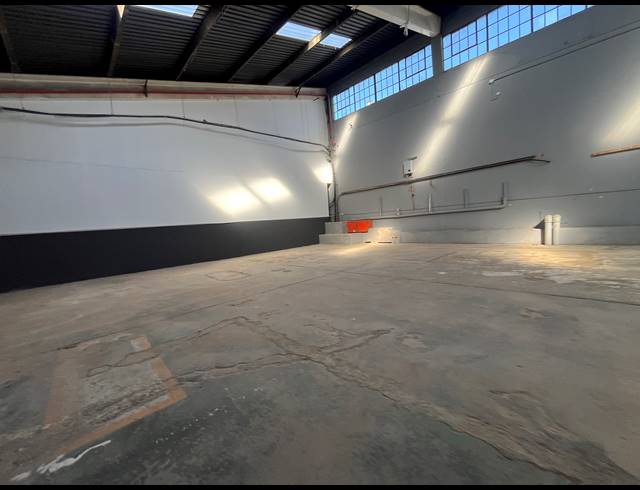552M² WAREHOUSE TO LET IN EASTLEIGH
